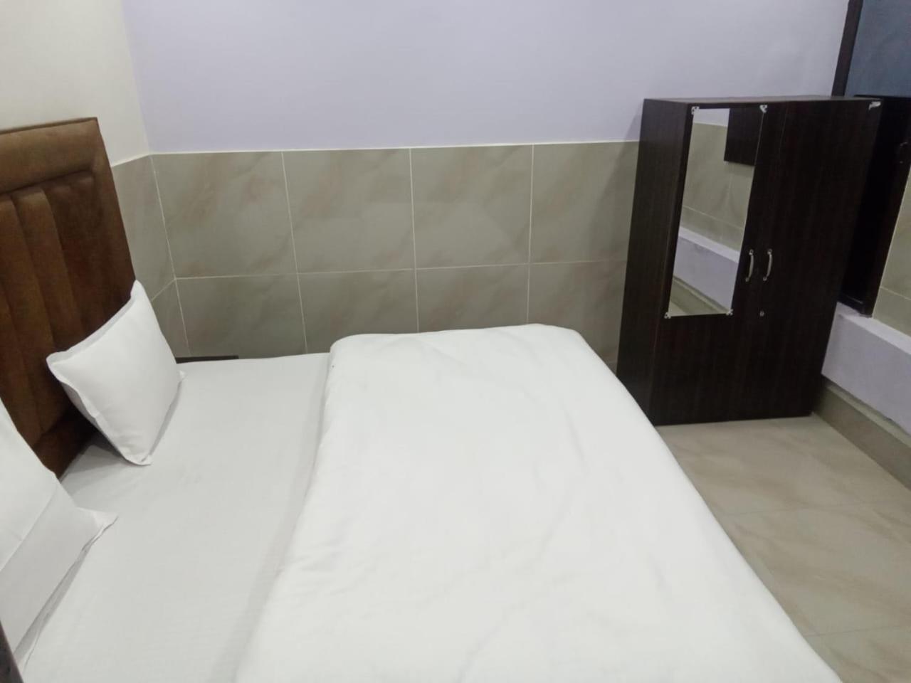 Dixit Residency Hotel Vrindavan Exterior photo