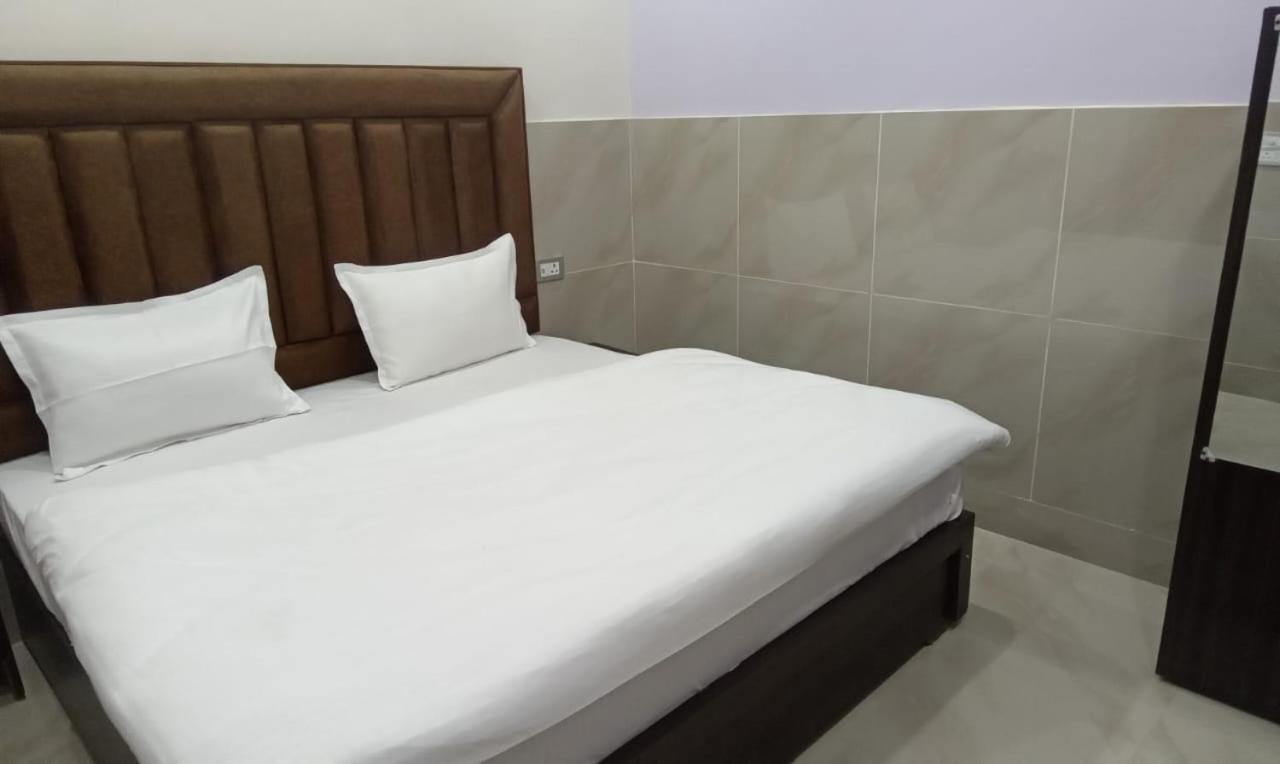 Dixit Residency Hotel Vrindavan Exterior photo