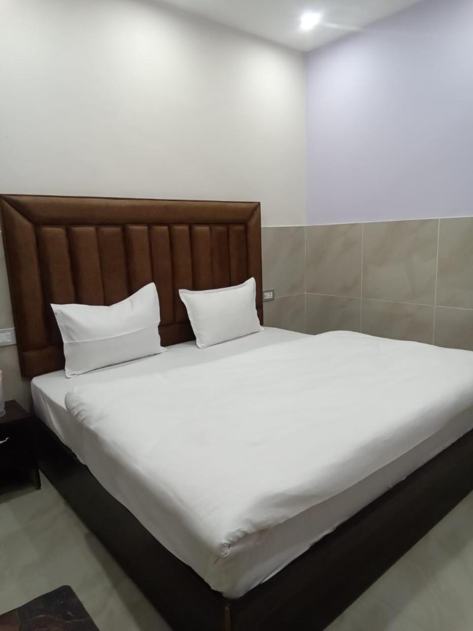 Dixit Residency Hotel Vrindavan Exterior photo