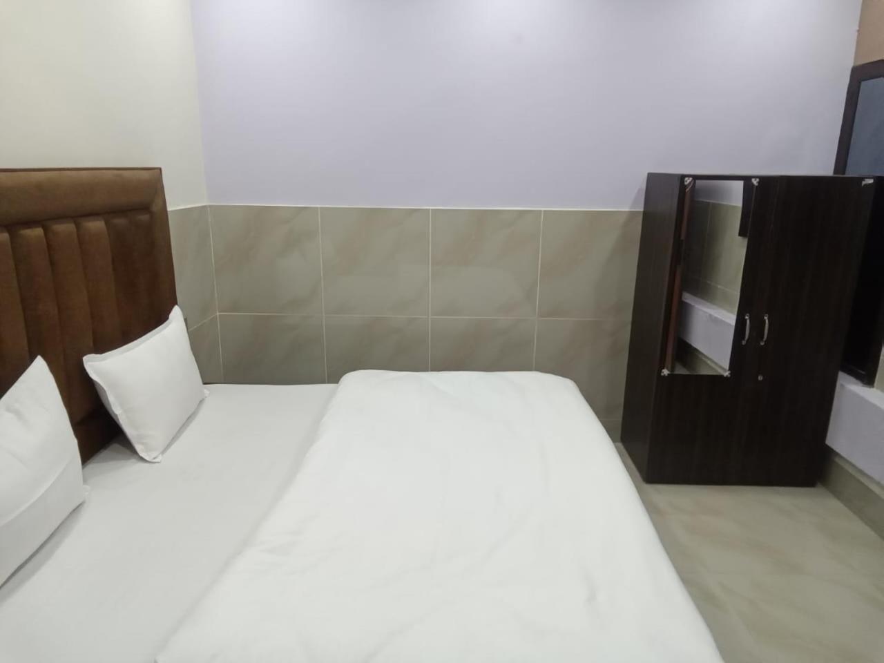 Dixit Residency Hotel Vrindavan Exterior photo